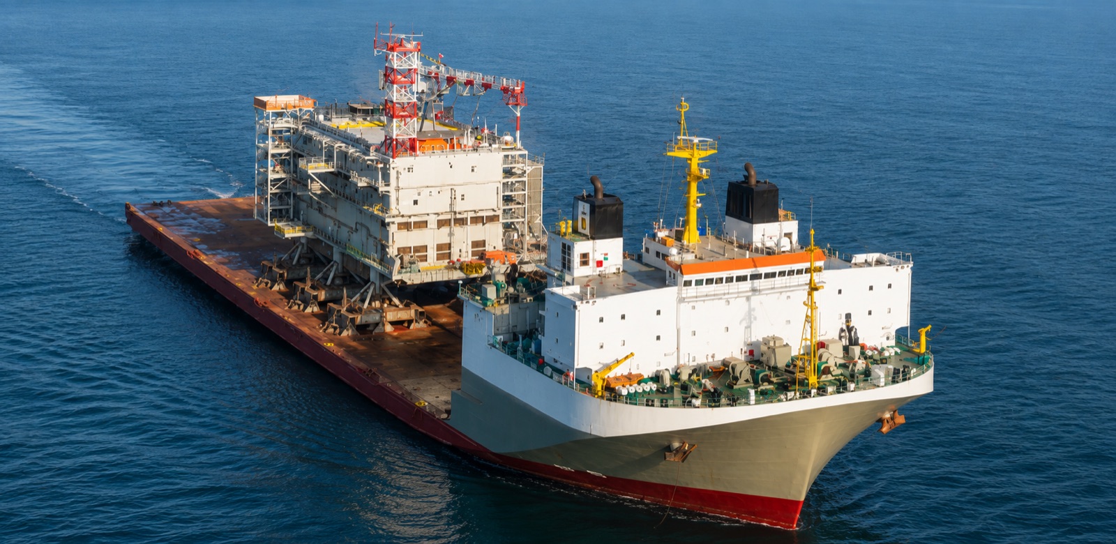 Module carrier alongside a loaded cargo barge at sea